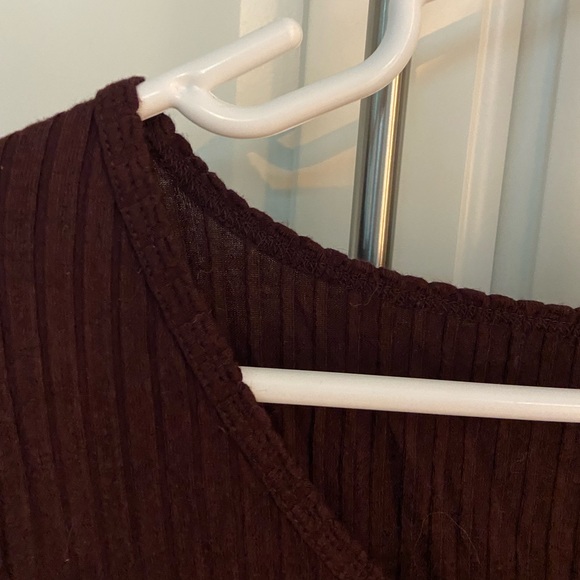 Forever 21 Cropped Vneck - Picture 4 of 4